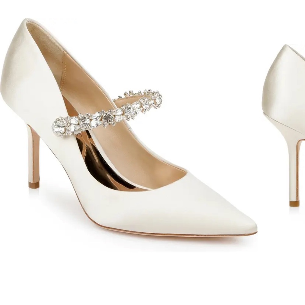 Badgley Mischka Theory Pump Ivory